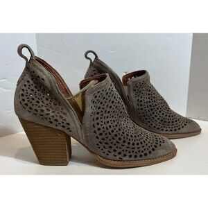 NEW!  Jeffrey Campbell Rosalee Taupe Suede Leather Booties Size 8  Cut Out